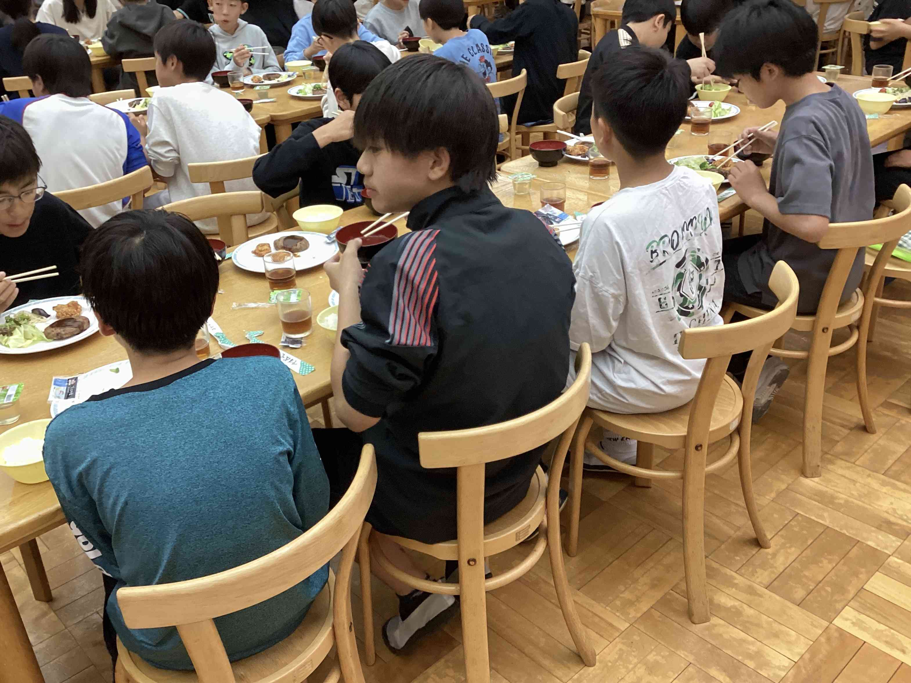 ③